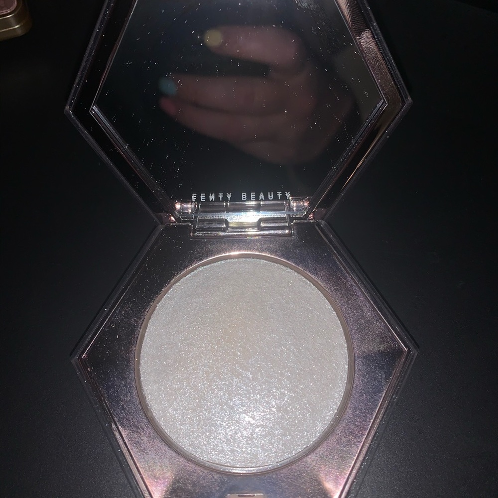 Fenty Beauty Diamond Bomb glitter